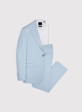 Błękitny garnitur męski