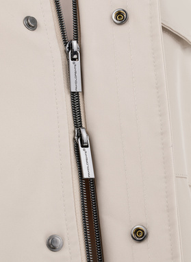 Wiosenna kurtka w kolorze beżowym