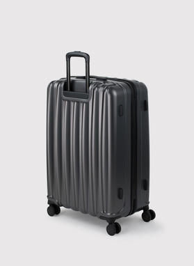 Duża ciemnoszara walizka ze żłobieniami