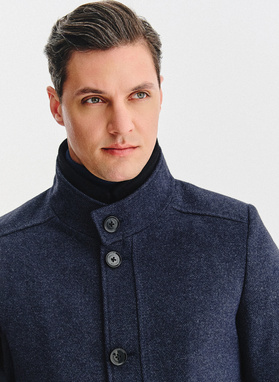 Granatowy płaszcz męski