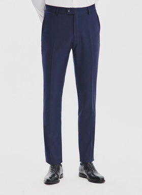 Granatowy garnitur męski z wełną