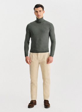 Beżowe spodnie z zakładkami