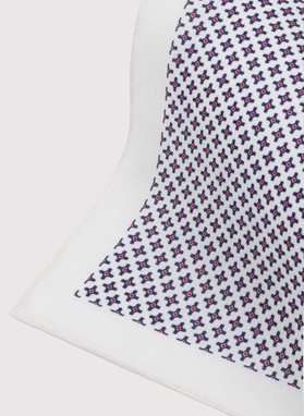 Biała poszetka mikrowzór