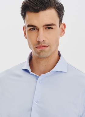 Jasnoniebieska koszula z dzianiny