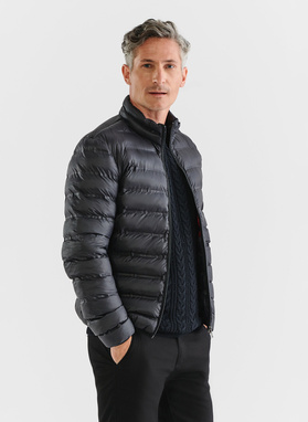 Krótka pikowana kurtka w kolorze czarnym