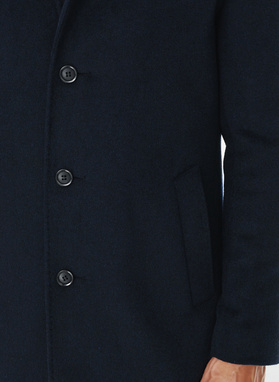 Granatowy płaszcz męski z odpinaną stójką