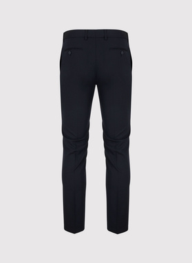 Gładki granatowy garnitur męski