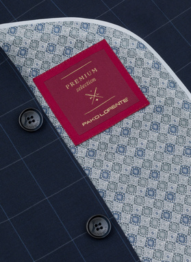 Granatowy garnitur męski w delikatną kratę