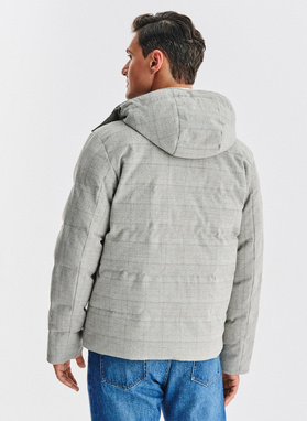 Szara kurtka w kratę z odpinanym kapturem