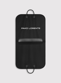 Czarny pokrowiec na garnitur P000B-UP-003-C-0