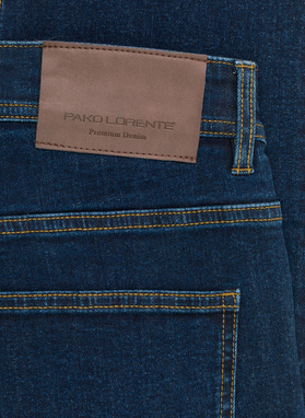 Granatowe spodnie męskie jeans