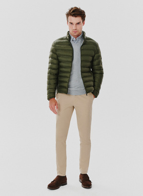 Krótka pikowana kurtka w kolorze zielonym