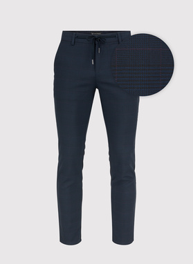 Męskie spodnie w kolorze granatowym w kratę