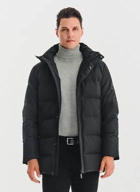 Czarna puchowa kurtka męska