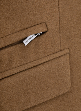 Męski płaszcz z wełną w kolorze kamelowym