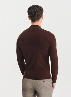 Brązowy półgolf męski