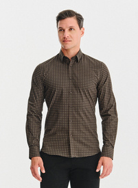 Brązowa koszula we wzór