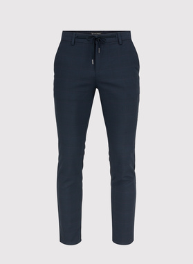 Męskie spodnie w kolorze granatowym w kratę