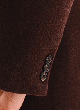 Brązowy płaszcz męski z odpinanym kołnierzem