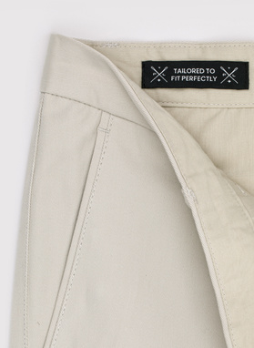 Beżowe spodnie z zaszewkami