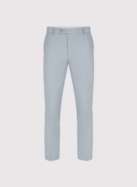 Błękitny garnitur męski