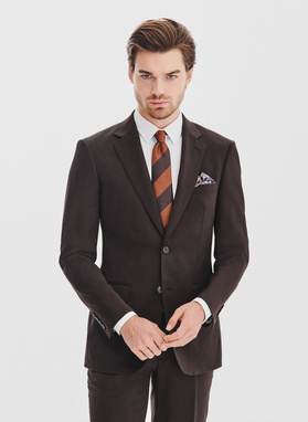 Brązowy garnitur męski