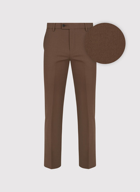 Gładki brązowy garnitur męski