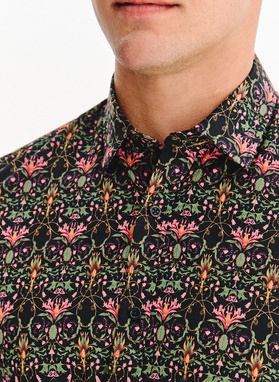 Czarna koszula w kolorowe kwiaty