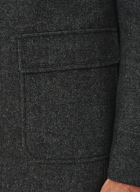 Szary płaszcz męski zapinany na guziki