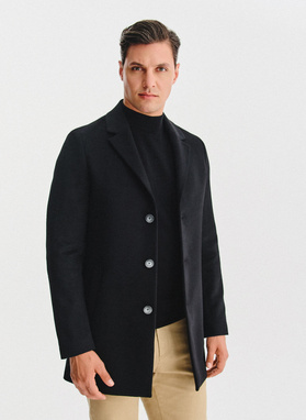 Czarny płaszcz z wełną