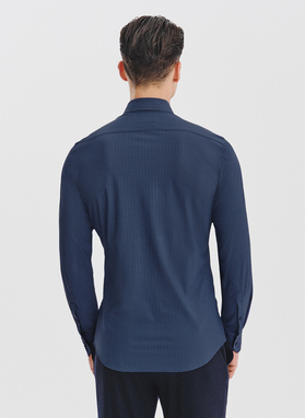 Granatowa dzianinowa koszula w jodełkę