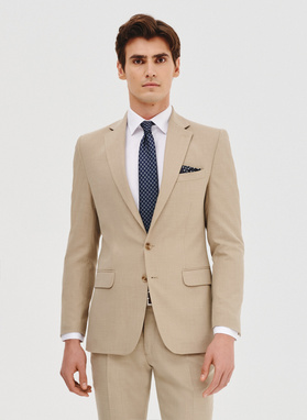 Beżowy garnitur męski