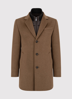 Kamelowy płaszcz męski z odpinaną stójką
