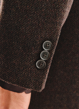 Brązowy dwurzędowy płaszcz męski