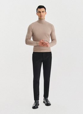 Beżowy gładki golf męski