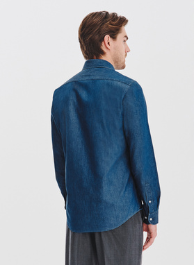 Niebieska koszula jeansowa