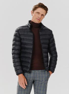 Krótka pikowana kurtka w kolorze czarnym