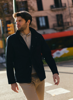 Wiosenna kurtka w kolorze granatowym