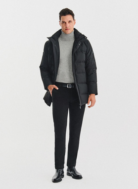 Czarna puchowa kurtka męska