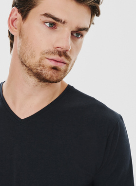 Granatowy gładki t-shirt v-neck