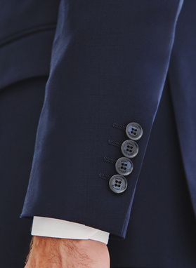 Garnitur męski w subtelną kratę