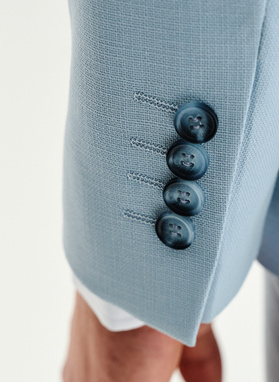 Błękitny garnitur męski