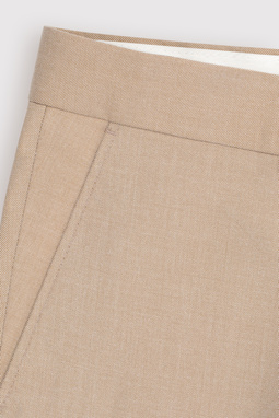 Beżowy garnitur męski