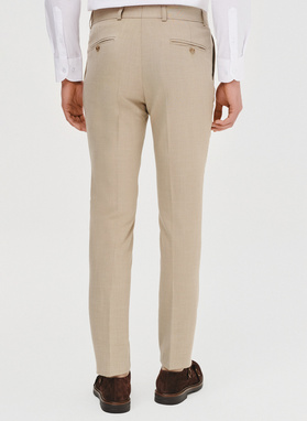 Beżowy garnitur męski