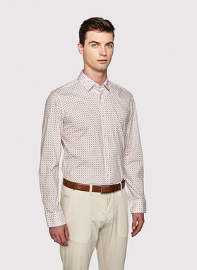 Biała koszula w mikrowzór