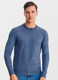 Niebieski sweter męski