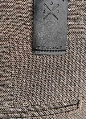 Brązowe spodnie chino