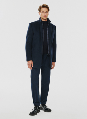 Granatowy płaszcz męski z odpinaną stójką