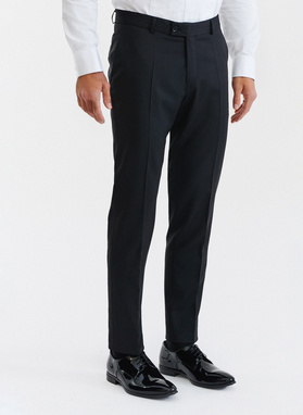 Klasyczny czarny wełniany smoking