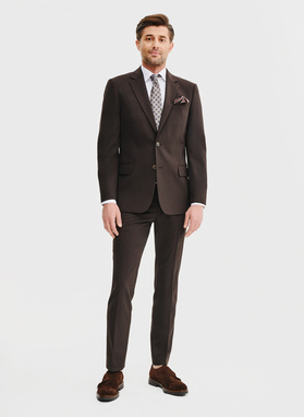 Gładki brązowy garnitur męski